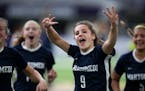 Mahtomedi Lauren Heinsch celebrates with teammates their 3-2 win over Orono.] Jerry Holt ¥ Jerry.holt@startribune.com Class 1A girls championship bet