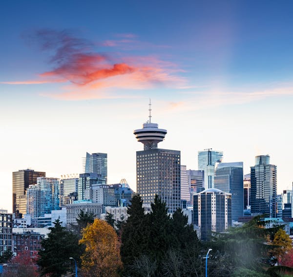 Sleek skyscrapers and towering mountains meet in Vancouver, a city with great shopping, dining and outdoor fun.