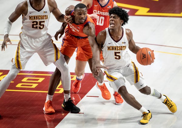 Gophers guard Marcus Carr drove to the basket in the second half.