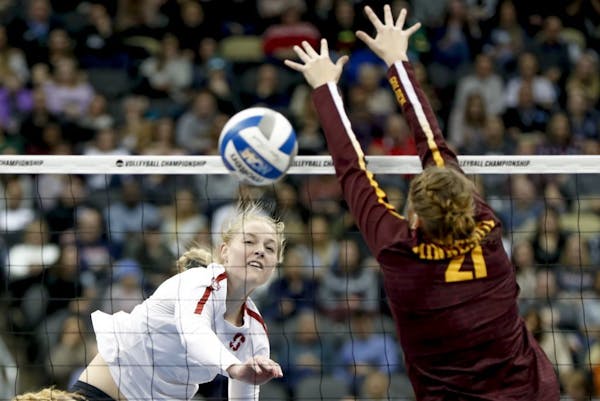 Stanford’s Kathryn Plummer drove a spike past the Gophers' Regan Pittman (21) for a point Thursday night.