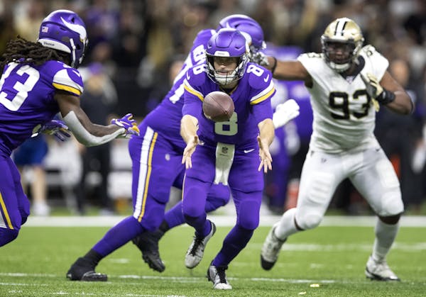Kirk Cousins tossed to Dalvin Cook during the Vikings’ victory Sunday.