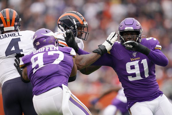 Vikings defensive end Stephen Weatherly, who has filled in as an interior rusher, wants to make a case to stay with the team in the regular-season fin