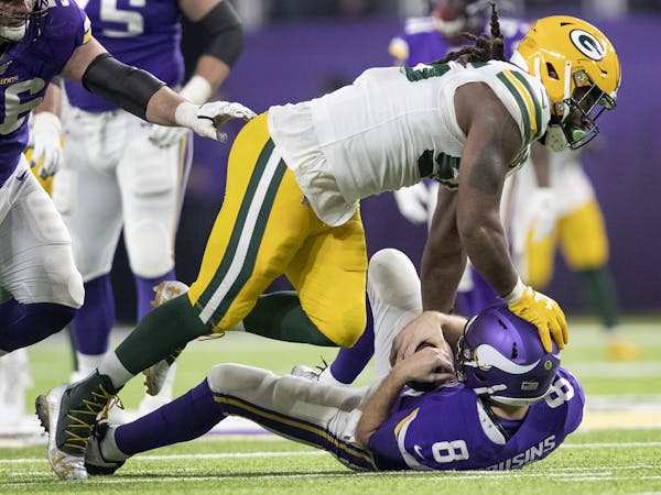 Green Bay Packers Za'darius Smith (55) sacked Minnesota Vikings quarterback Kirk Cousins (8) in the fourth quarter.