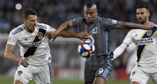 Angelo Rodriguez (9) of Minnesota United FC fought for the ball with Daniel Steres, left, of L.A. Galaxy in the Loons’ first home playoff game on Oc