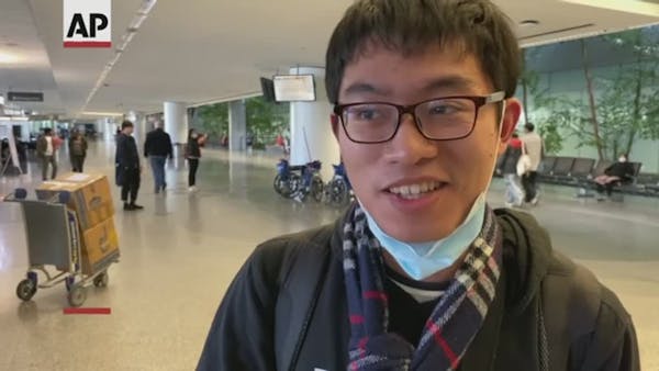 Travelers arrive in U.S. from China wearing masks