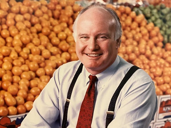 Mike Wright, shown in a 1990 photo, led Supervalu through a period of rapid growth in the 1980s and 1990s.