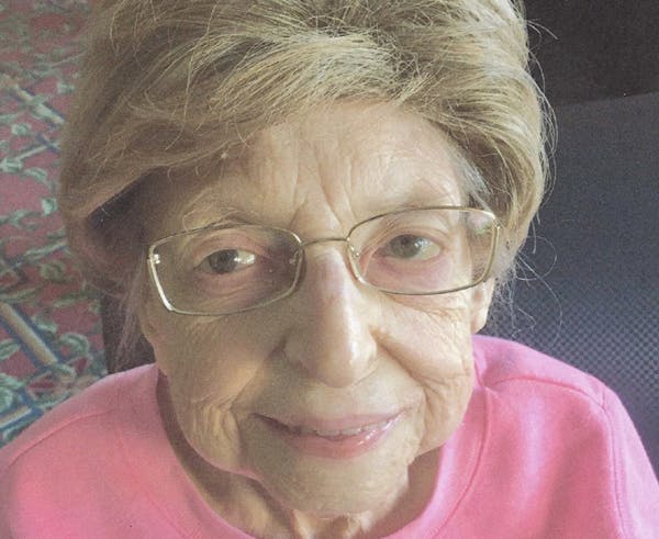 Anita Robinson, a librarian and casino tour bus organizer, dies of COVID-19 at 94
