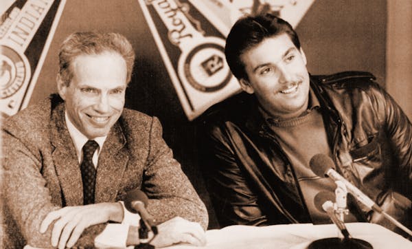 The reaction to over $1 million a year: All smiles from the Twins’ Kent Hrbek, right, and his agent Ron Simon.