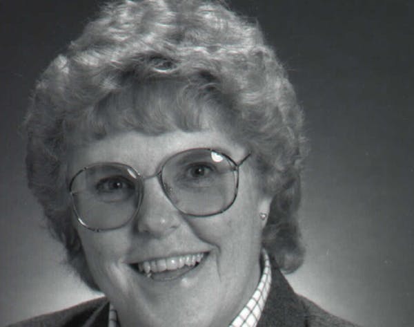 Donna Johnson, who led Allina Health's library for decades, dies of COVID-19 at 82
