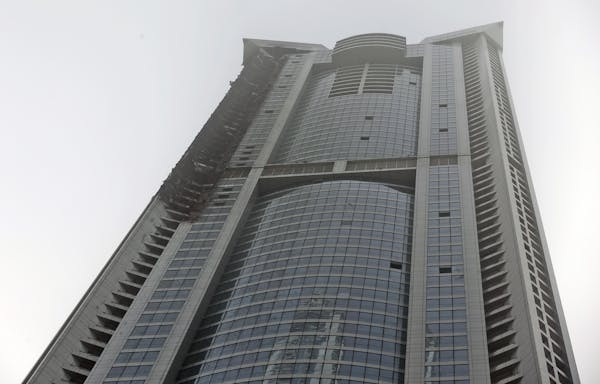 Massive fire at Dubai skyscraper