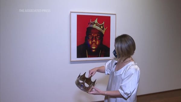 Rap auction: Biggie's crown and Tupac's letters