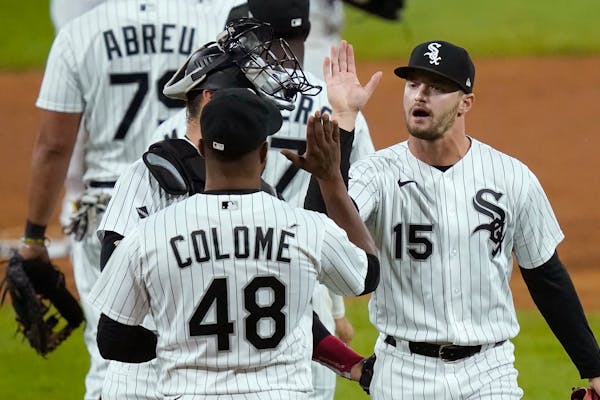 The White Sox's Adam Engel (15) celebrated with catcher Yasmani Grandal and reliever Alex Colome after Chicago's 3-1 victory over the visiting Twins o