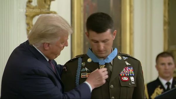 Soldier gets Medal of Honor for saving 70 captives