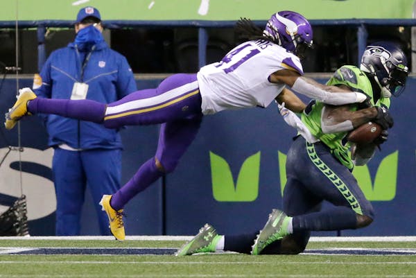 Fifteen seconds from victory, Vikings lose to Seattle 27-26 on fourth-down TD