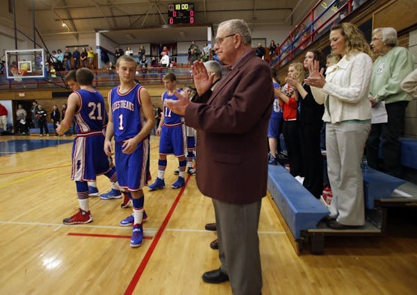 Legendary Chisholm basketball coach McDonald dies after COVID diagnosis