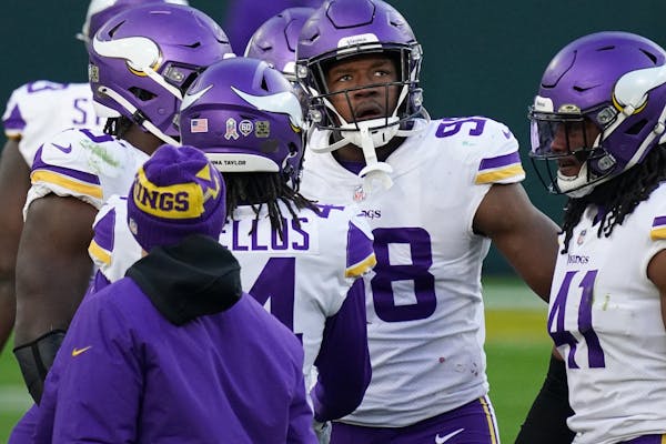 Defensive end D.J. Wonnum (98) got more playing time after the Vikings traded Yannick Ngakoue to Baltimore.