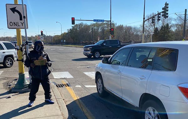 Shawn Bates panhandles at the intersection of Hiawatha Avenue and E. 46th Street in south Minneapolis in November 2020.