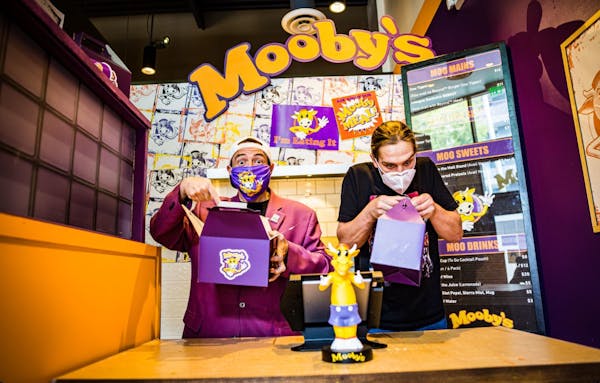 Kevin Smith and Jason Mews of "Jay and Silent Bob" fame at a previous pop-up installment of Mooby's.