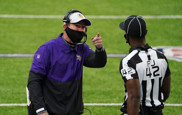 Vikings coach Mike Zimmer lobbied for a pass interference call with an official, pointing to the replay in the second quarter against Carolina on Sund