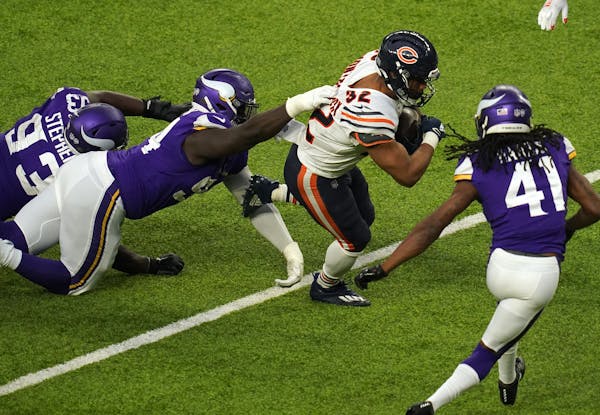 Bears' Montgomery slices up Vikings' depleted run defense