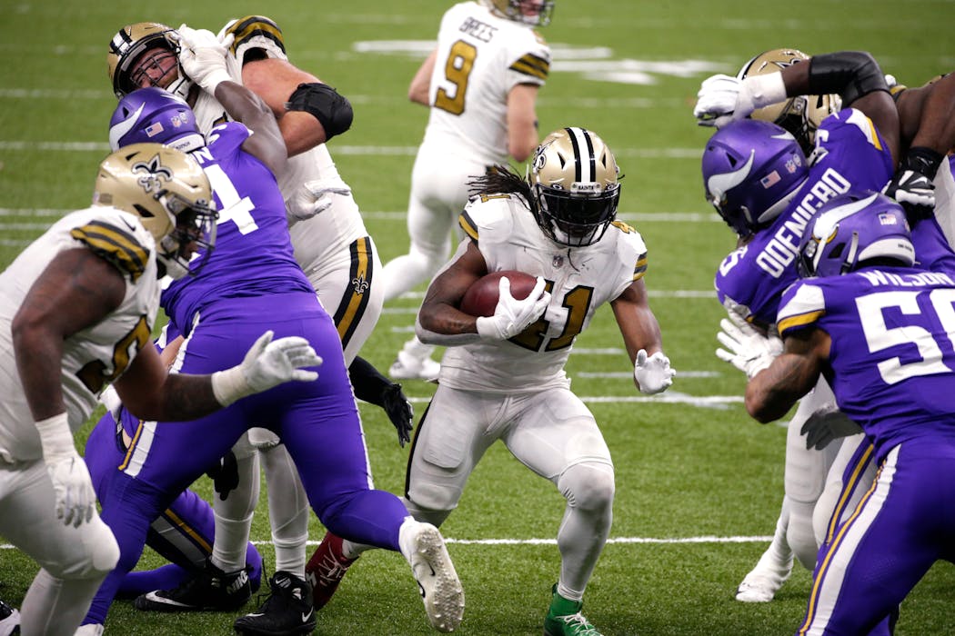 Kamara (41) carries for his fifth touchdown early in the fourth quarter.