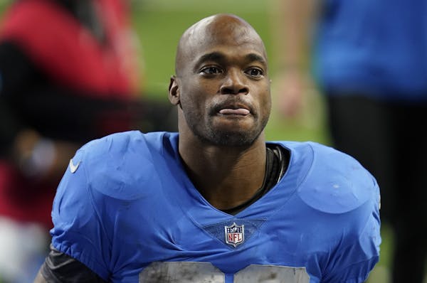 Lions running back Adrian Peterson