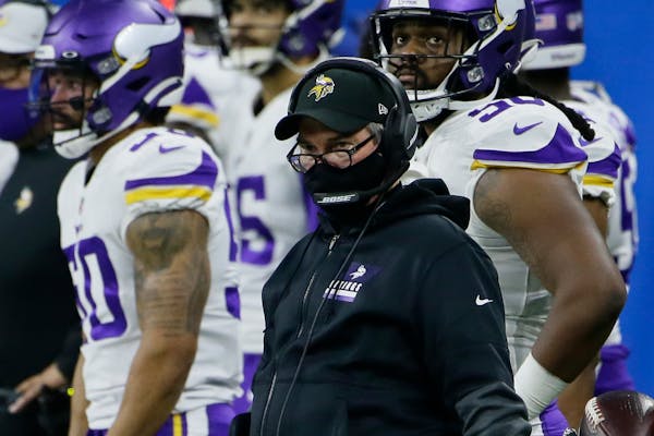 Coach Mike Zimmer watched the second-half action as the Vikings battled the Lions in Detroit on Sunday.