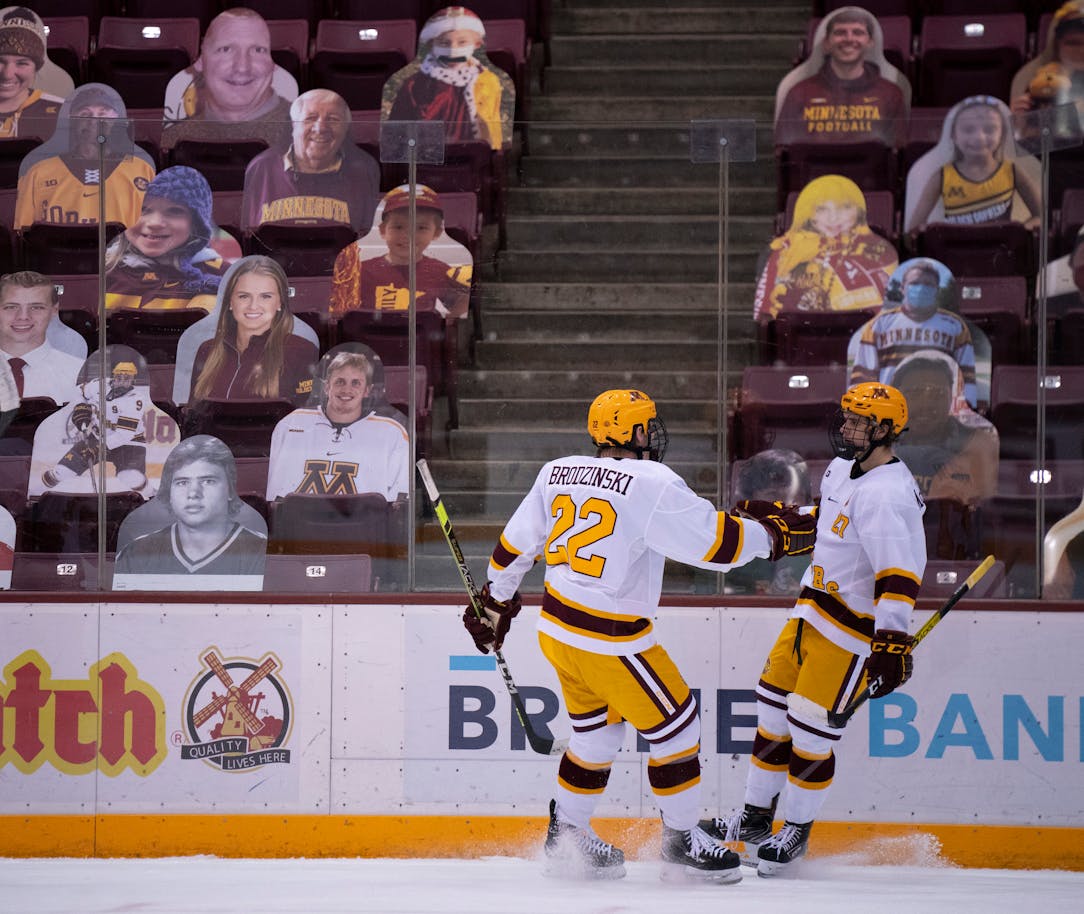 Gophers men's hockey scores five unanswered goals in 6-3 win to sweep  Michigan State – The Minnesota Daily