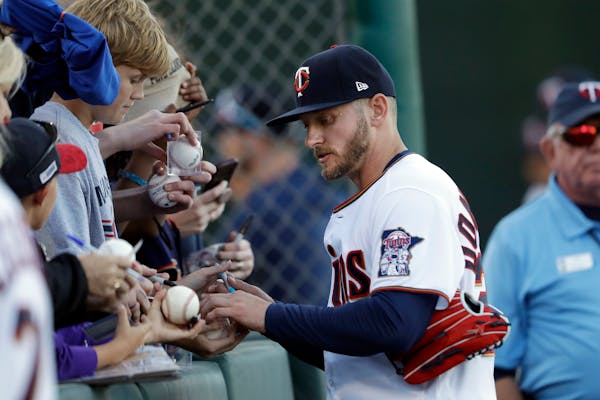 Twins third baseman Josh Donaldson signed autographs last season before baseball’s spring training was cut off by the pandemic.