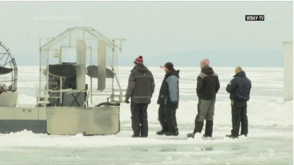 66 people rescued from ice floes on Wisconsin bay