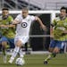Minnesota United midfielder Osvaldo Alonso (6), playing the MLS Western Conference final against Seattle last Dec. 7, is expected to sign a new contra