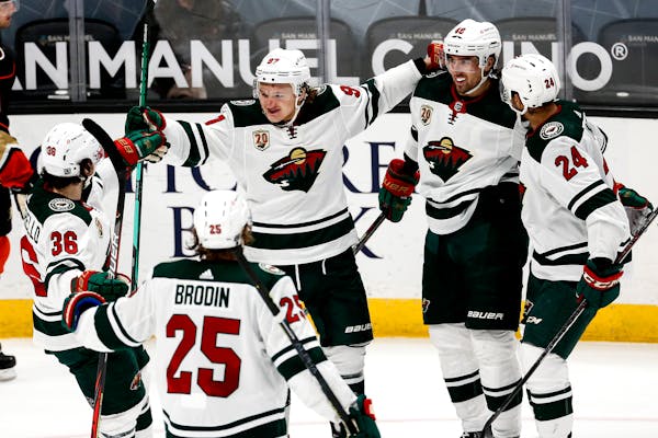Wild players celebrated a goal from Victor Rask, second from right, on Saturday in Anaheim, Calif.