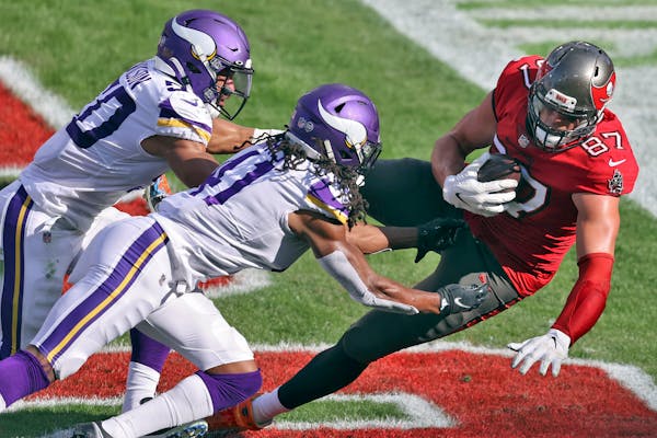 Buccaneers tight end Rob Gronkowski (87) pulls in a 2-yard touchdown pass after getting past Vikings linebacker Eric Wilson (50) and afety Anthony Har