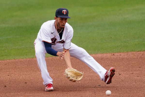 Twins shortstop Andrelton Simmons, a four-time Gold Glove winner, can dazzle with his defense, but he’s also fond of the subtleties of the game.