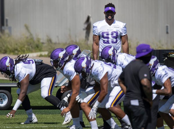 Zimmer isn't concerned about Hunter's injury or contract