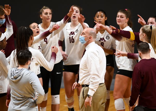 Gophers coach Hugh McCutcheon looked on as the team huddled up before a match earlier this season.