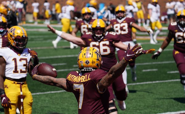 Gophers wideout Chris Autman-Bell celebrated with his teammates after catching a TD pass.