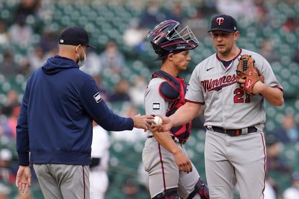 Twins manager Rocco Baldelli takes the ball from relief pitcher Tyler Duffey in the seventh inning of Saturday’s loss.