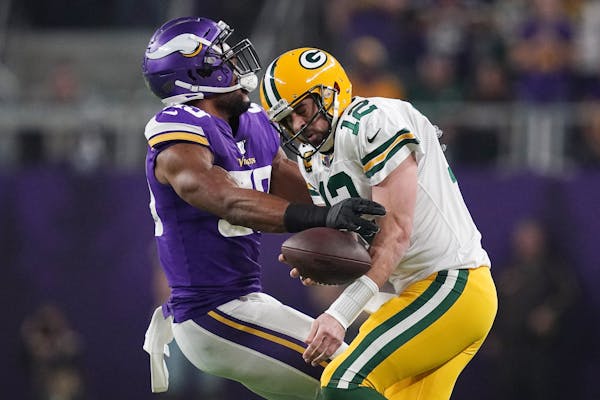 ANTHONY SOUFFLÉ • anthonysouffle@startribune.com Green Bay Packers quarterback Aaron Rodgers (12) was sacked by Minnesota Vikings defensive end Dan