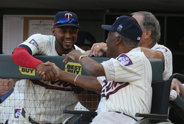 Jim (Mudcat) Grant chatted with former Twins outfielder Aaron Hicks when the 1965 World Series team was honored during a ceremony in 2015.
