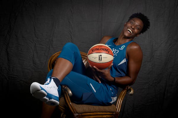Souhan:  Time for fans to finally appreciate greatness of Sylvia Fowles