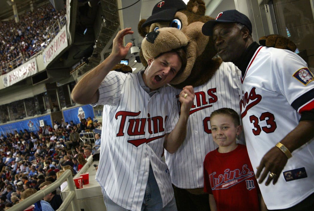 Mudcat Grant with former Gov. Tim Pawlenty sang Take Me Out to the Ball Game at target Field in 2003.