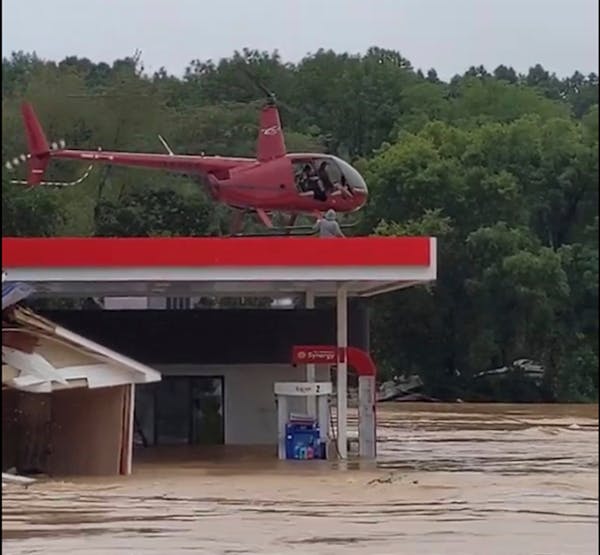 Pilot and fiancee save people stranded in Tennessee floods
