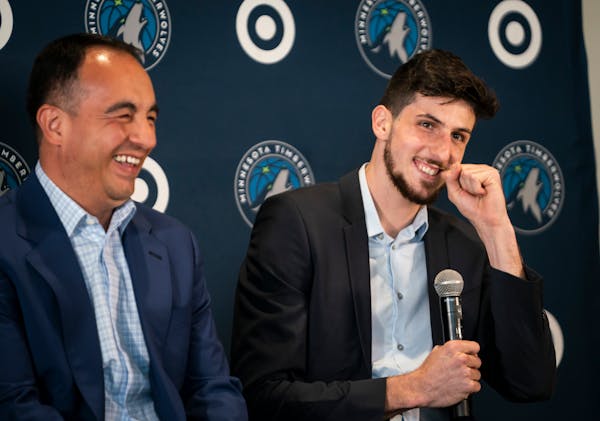 Leandro Bolmaro, right, pumped his fist when a reporter said he was going to ask a question in Spanish at Wednesday’s news briefing at Target Center