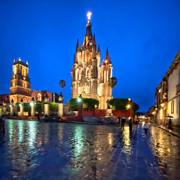 The picturesque and colorful San Miguel de Allende is in the heart of the Mexico and offers a glimpse into the country’s rich history and culture.
