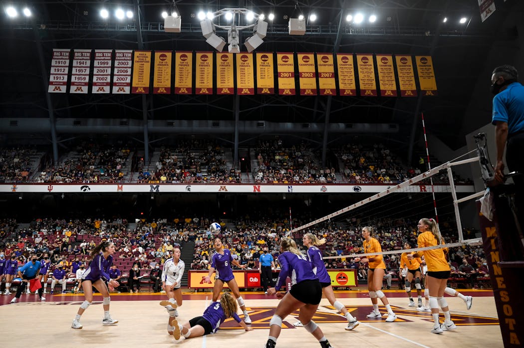 The St. Thomas volleyball team, 1-8 this season and in its first year in Division I, had trouble keeping up Thursday night with the No. 11-ranked Gophers, who won 25-14, 25-8, 25-7 at Maturi Pavilion.