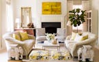 Designer Lauren Liess paired Benjamin Moore’s Swiss Coffee on walls with Seashell for trim in a Washington living room. 