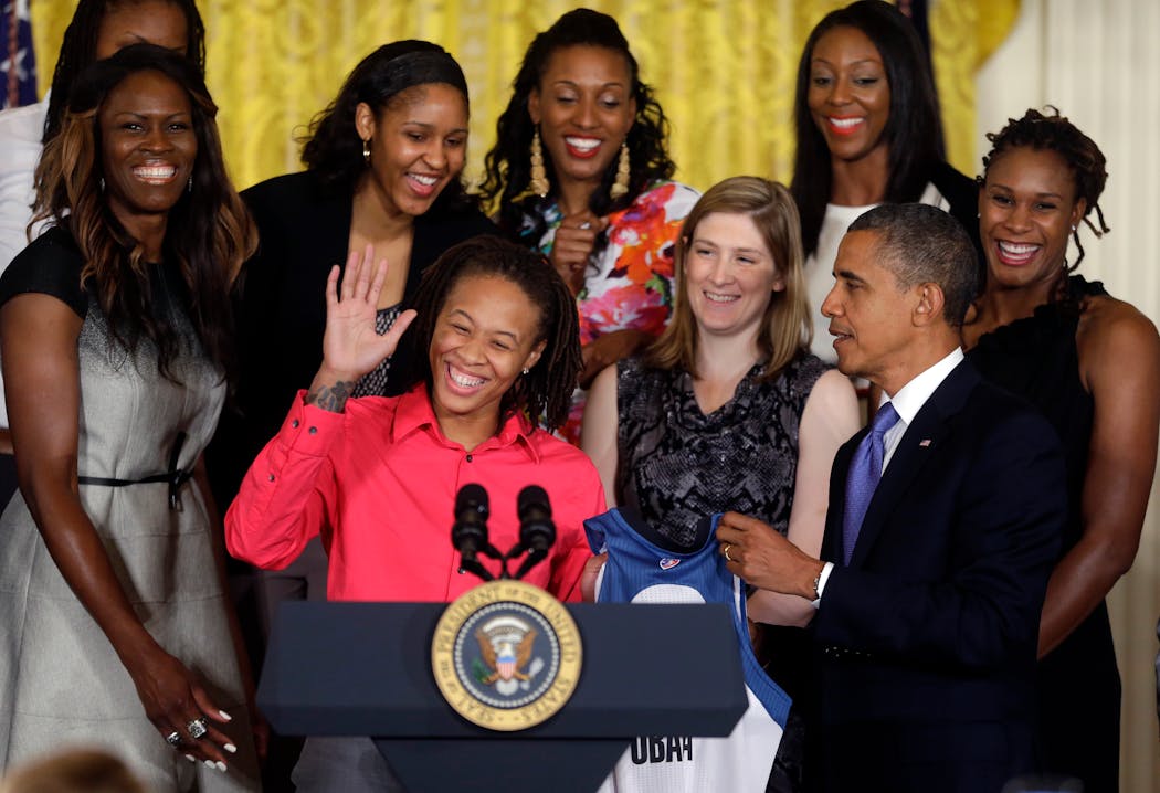 Seimone Augustus presented a Lynx jersey to President Obama in 2012.