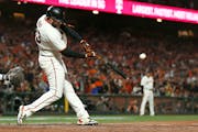 San Francisco Giants’ Darin Ruf hit a home run against the Los Angeles Dodgers during the sixth inning of Game 5