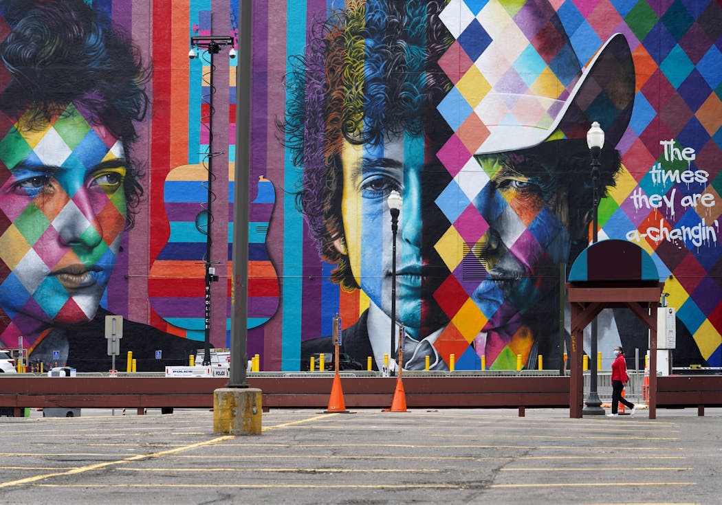 Brazilian muralist Eduardo Kobra’s tribute to Bob Dylan in downtown Minneapolis seems like a good stop on Mick Jagger’s rolling tour.